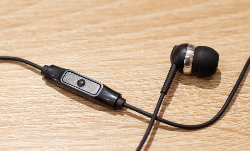 Tai Nghe Sennheiser CX80S N ng Ch nh H ng